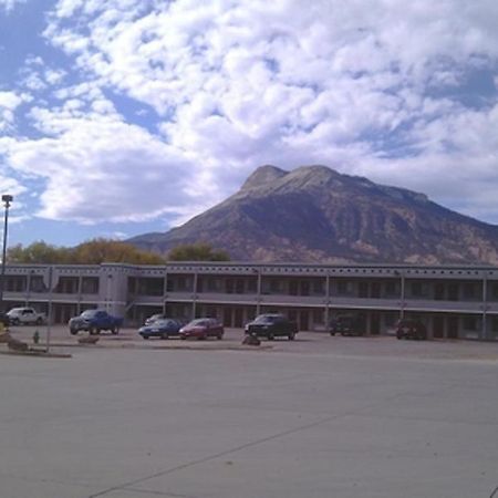 Parachute Inn Exterior photo